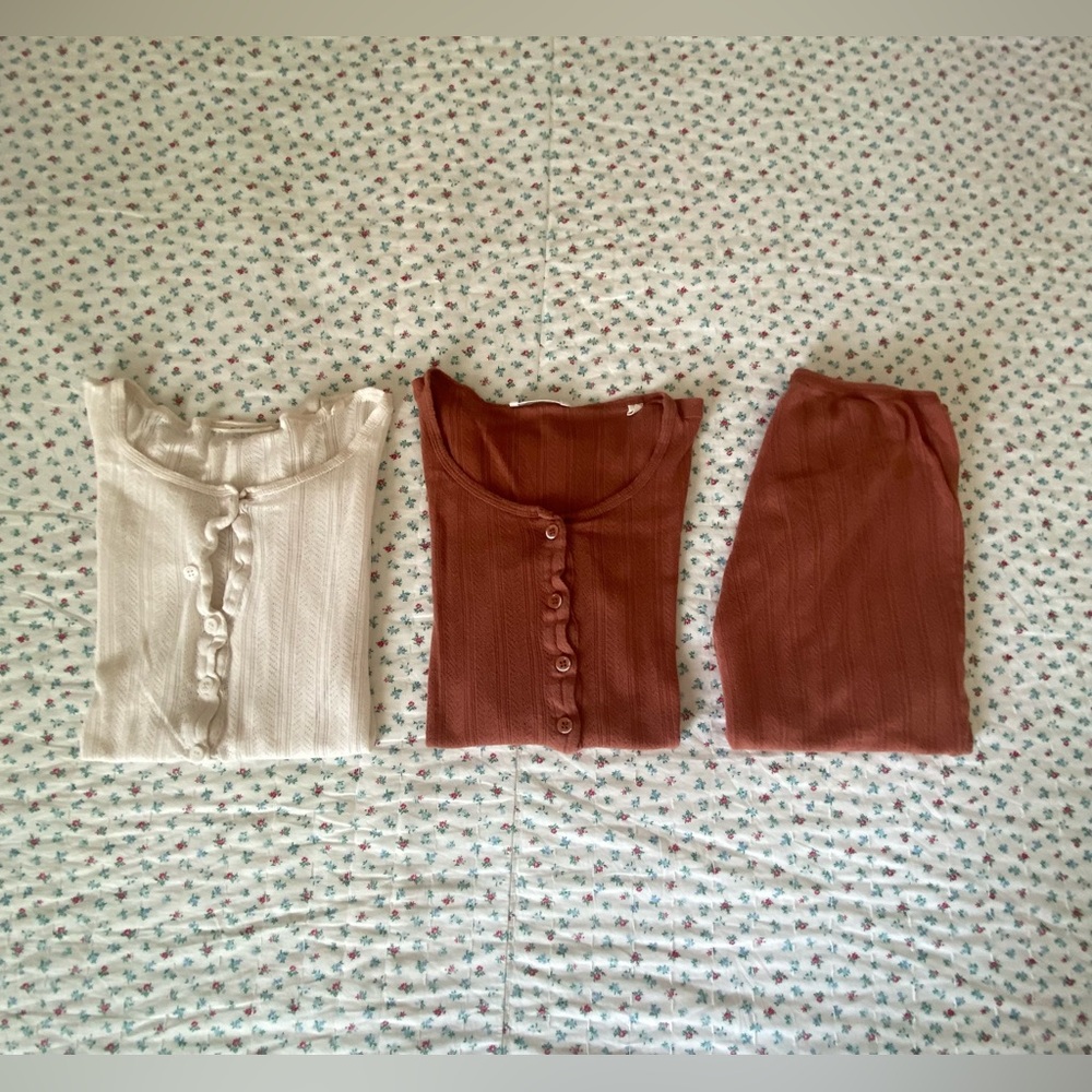 Dôen Thea tees, Rhea pant, in Tierra/Salt size XS.